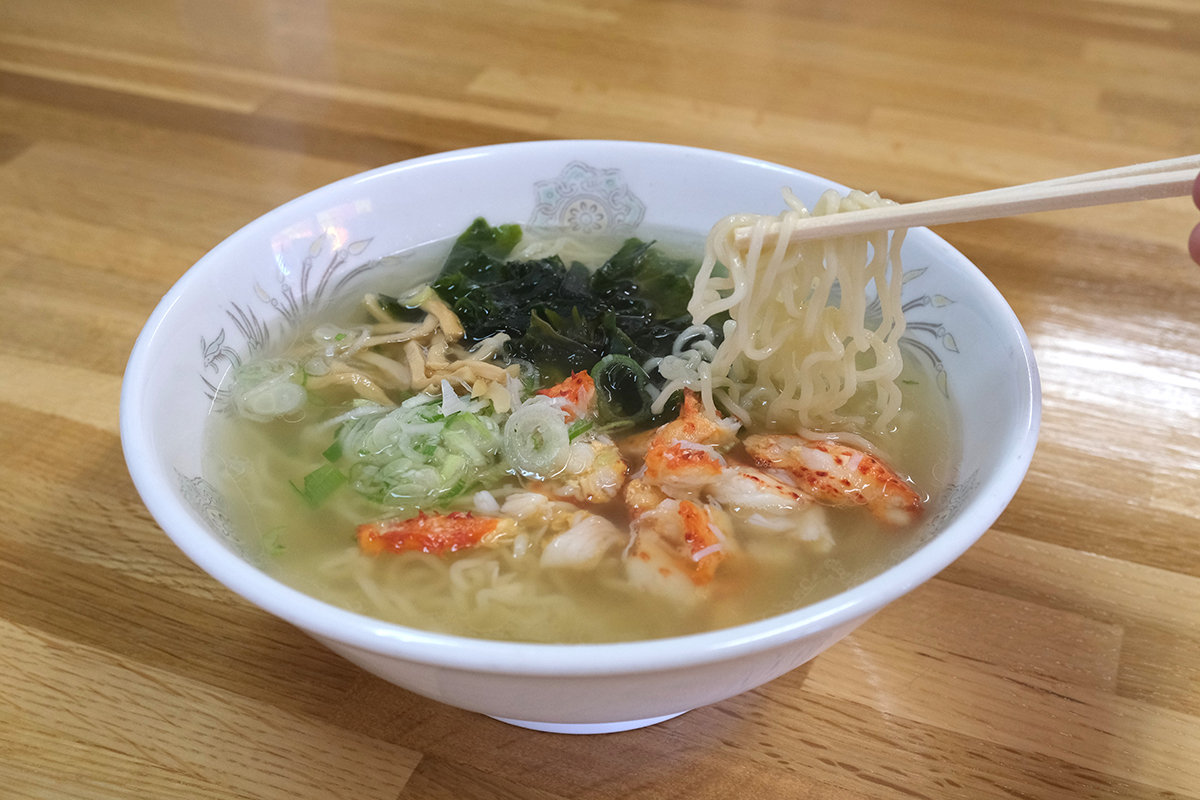 花咲ガニの むき身がたっぷり！ プレミアムなラーメン