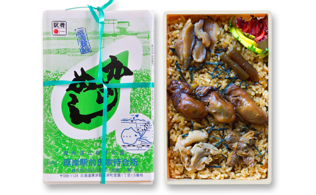 人気の駅弁「かきめし弁当」は、煮汁で炊いたご飯も絶品