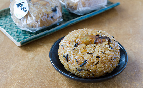 厚岸駅前 氏家待合所