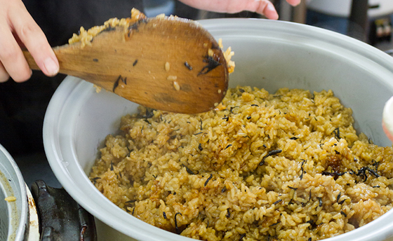 厚岸駅前 氏家待合所