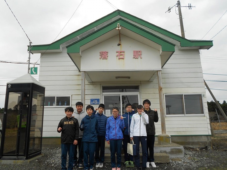 落石中学校生徒による駅舎清掃を行いました！！