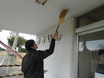 落石中学校生徒による駅舎清掃を行いました！！