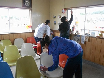 落石中学校生徒による駅舎清掃を行いました！！