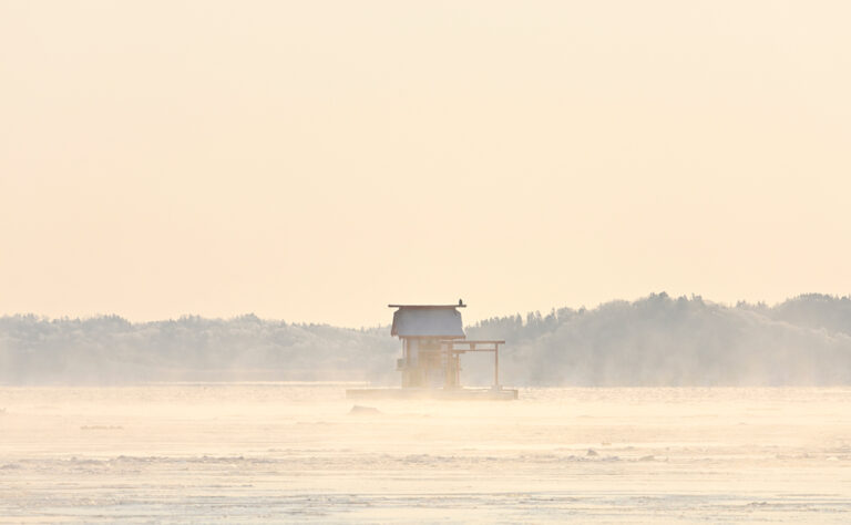 厚岸町 牡蠣島弁天神社と蒸気霧
