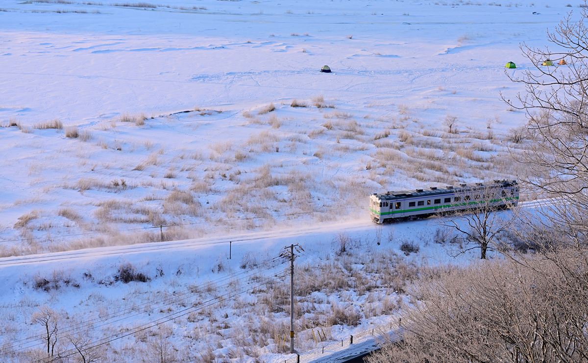 厚岸町 別寒辺⽜湿原の氷上釣り
