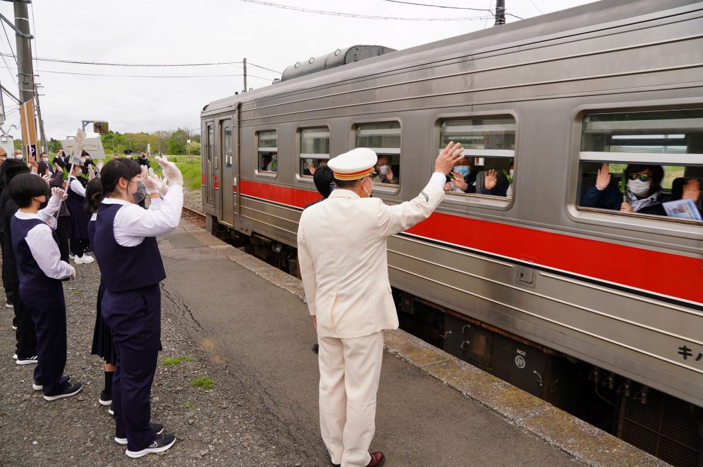 【厚床中学校の皆さんから心温まるすずらんの贈り物】