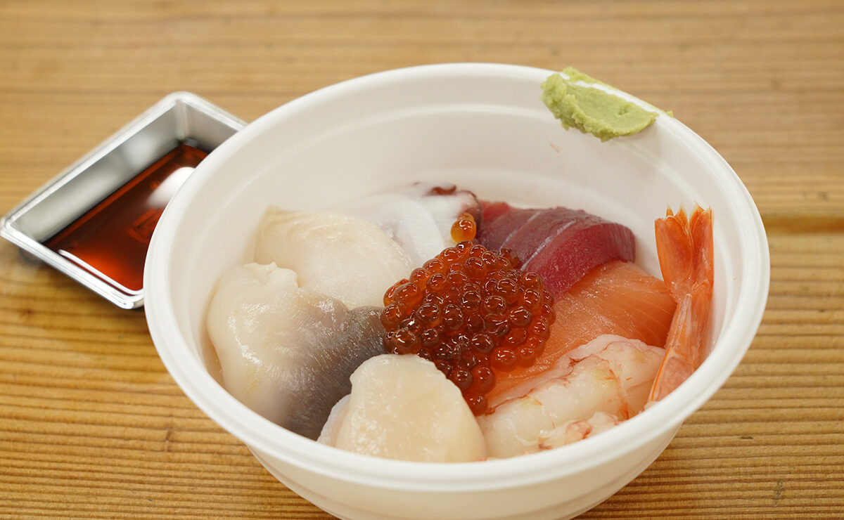 好きなネタを好きなだけ。自分だけの海鮮丼